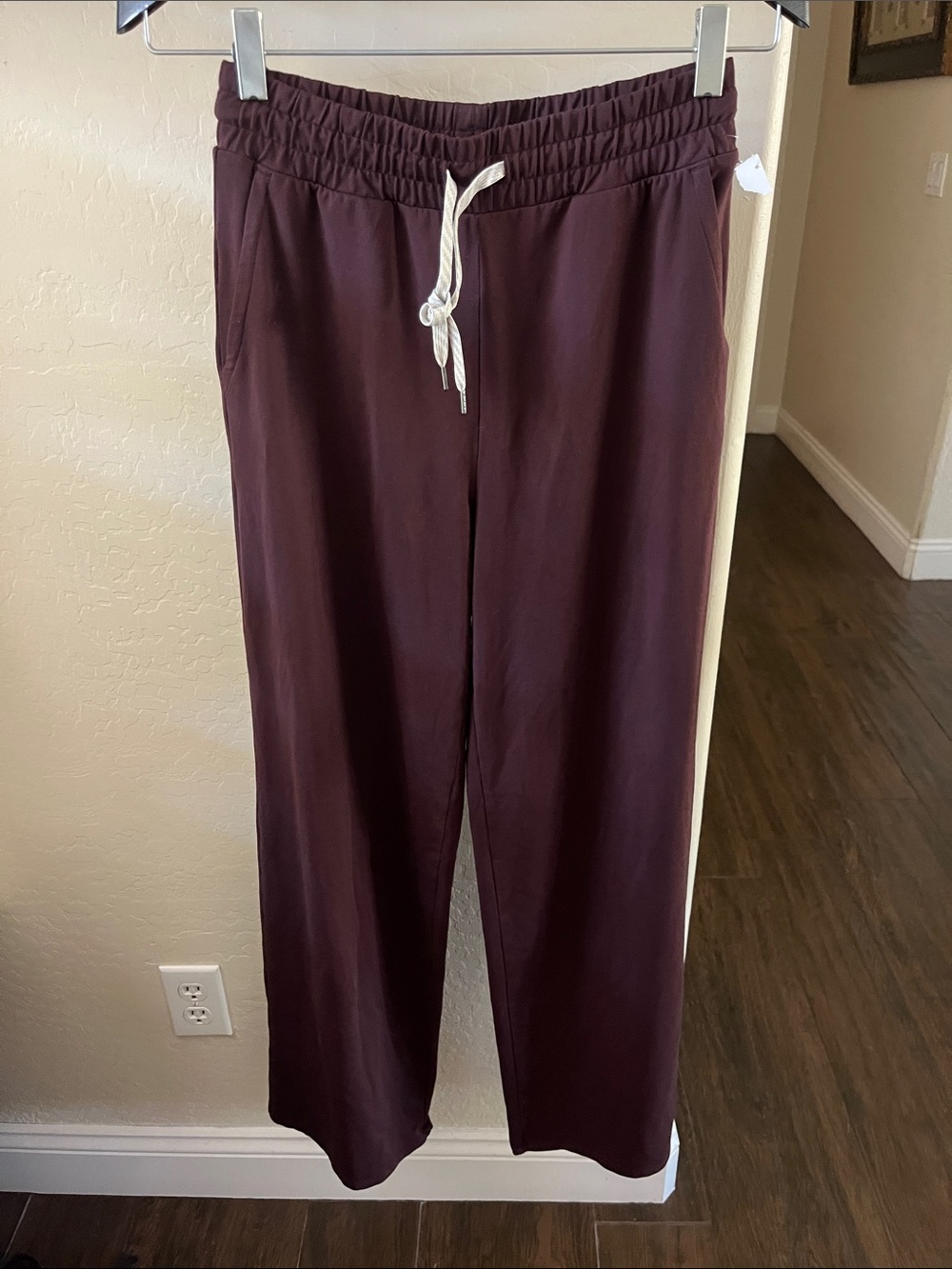 NWT VUORI Halo Straight Leg Pants!
